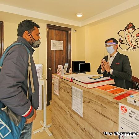Oyo Flagship 86605 Hotel The Meriton Ahmedabad Bagian luar foto