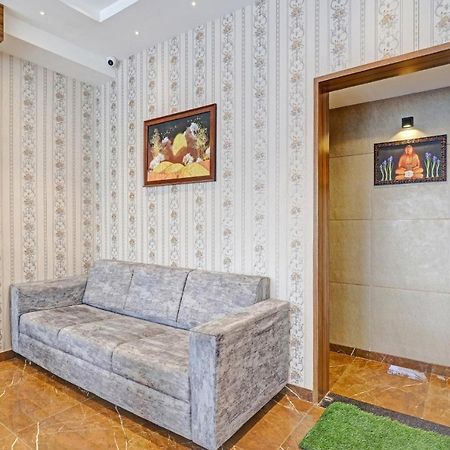 Oyo Flagship 86605 Hotel The Meriton Ahmedabad Bagian luar foto