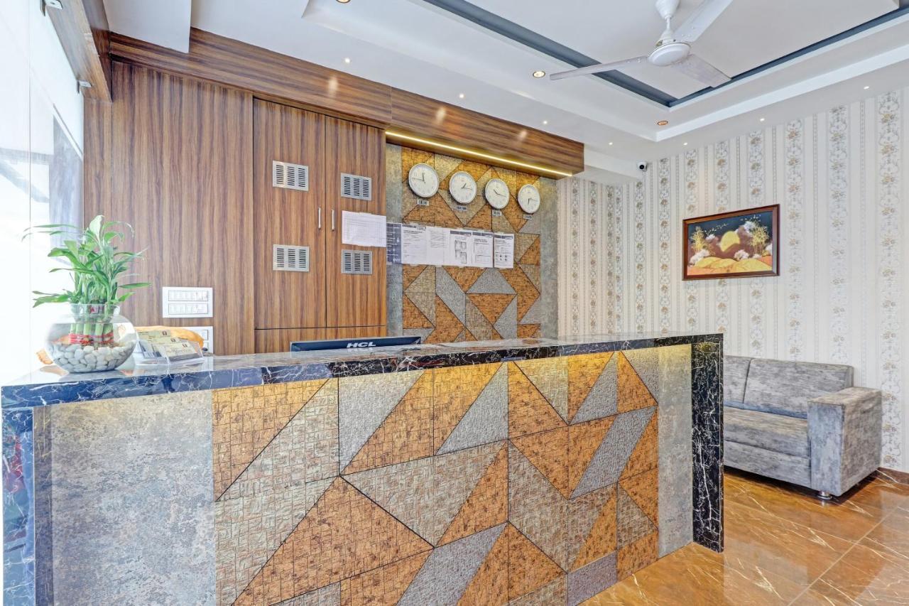 Oyo Flagship 86605 Hotel The Meriton Ahmedabad Bagian luar foto