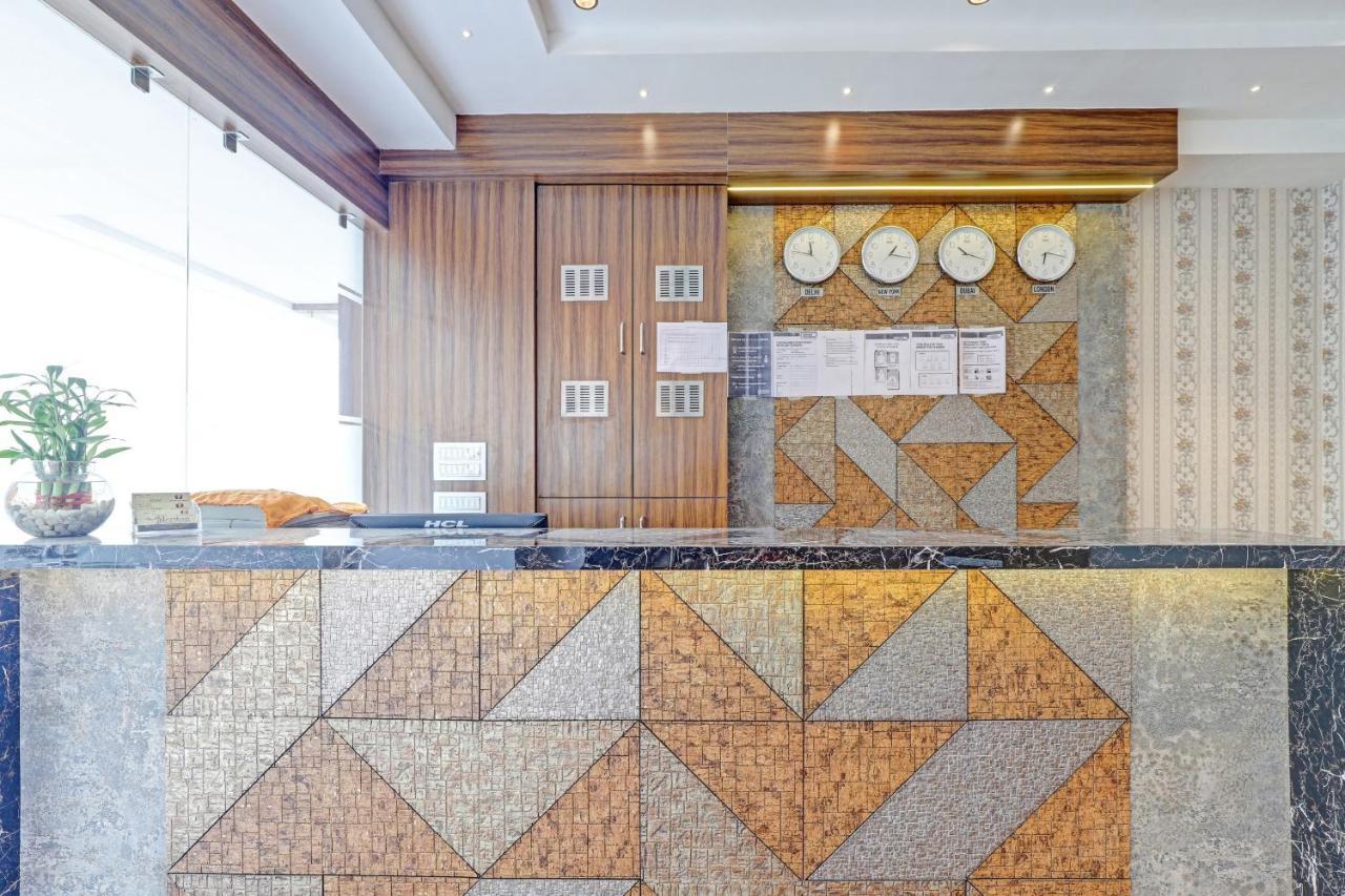 Oyo Flagship 86605 Hotel The Meriton Ahmedabad Bagian luar foto