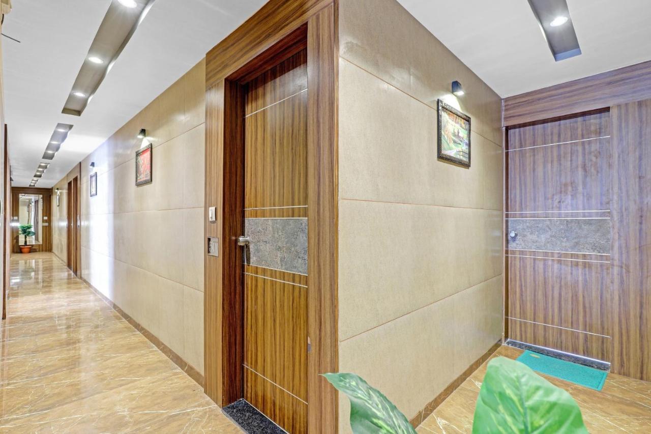 Oyo Flagship 86605 Hotel The Meriton Ahmedabad Bagian luar foto
