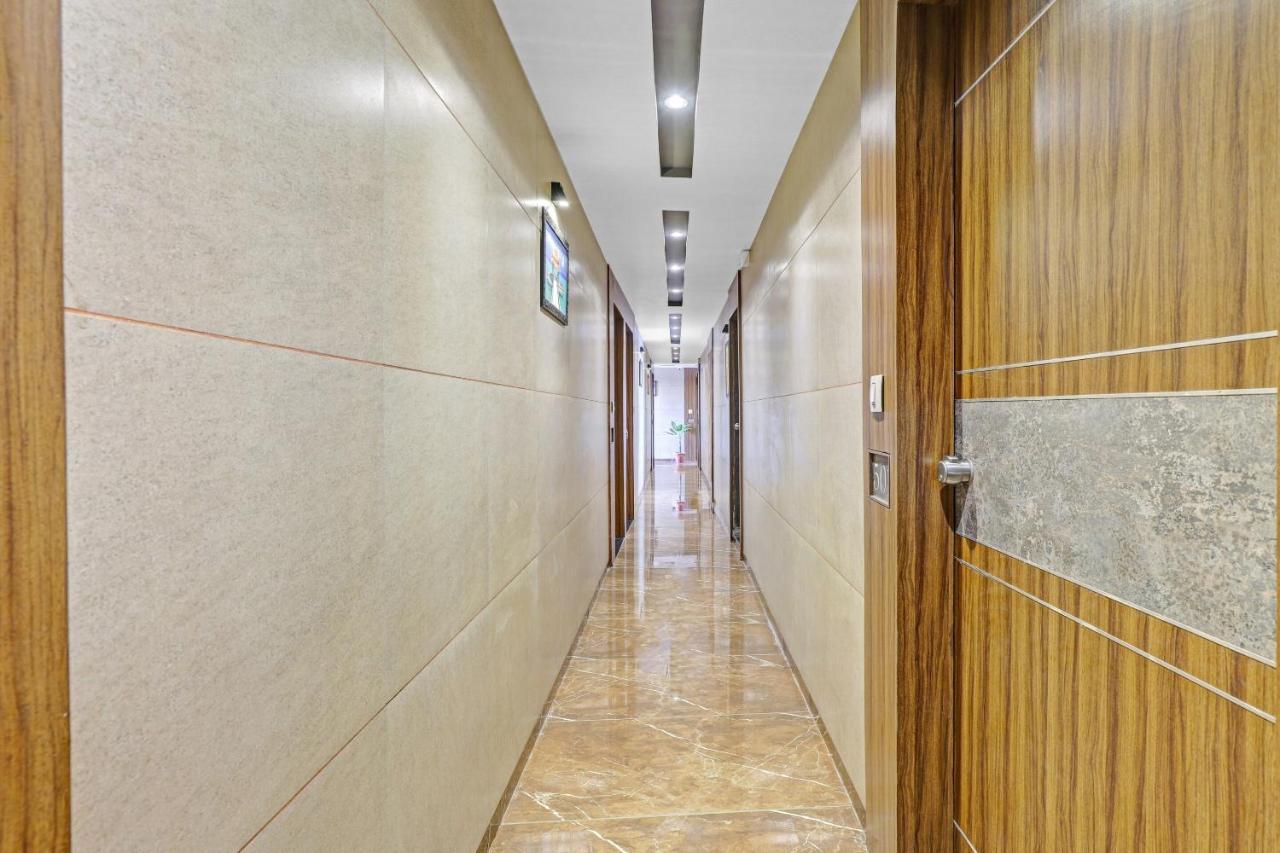 Oyo Flagship 86605 Hotel The Meriton Ahmedabad Bagian luar foto