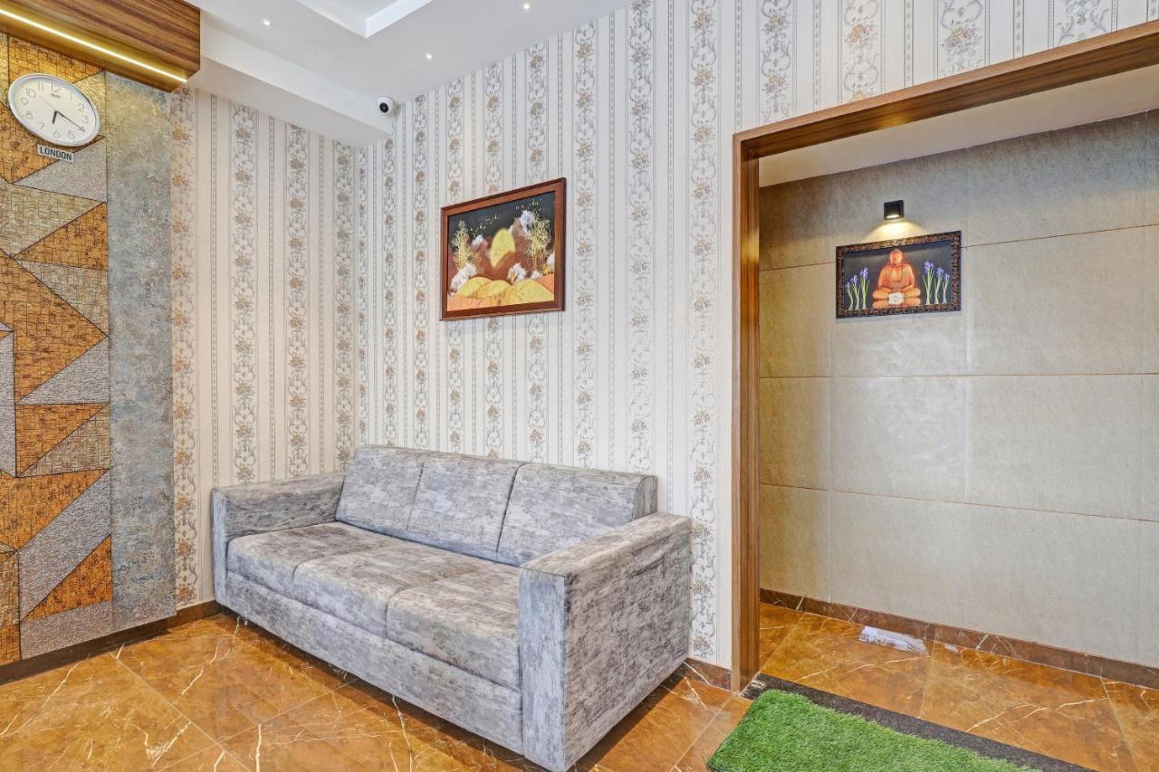Oyo Flagship 86605 Hotel The Meriton Ahmedabad Bagian luar foto