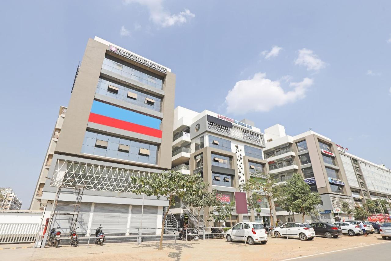 Oyo Flagship 86605 Hotel The Meriton Ahmedabad Bagian luar foto