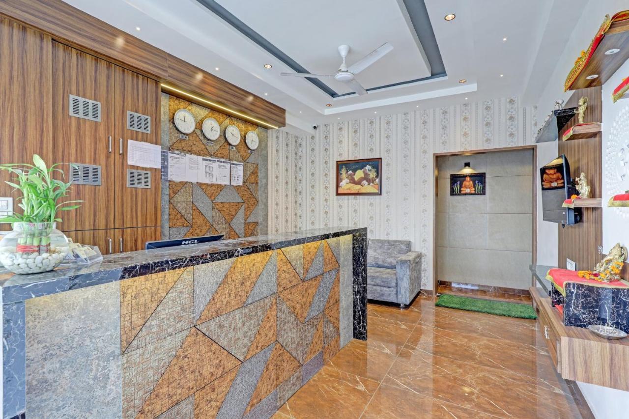 Oyo Flagship 86605 Hotel The Meriton Ahmedabad Bagian luar foto